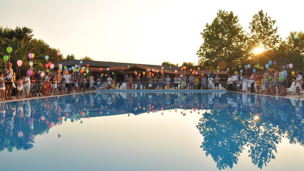 Villaggio Albatros Resort Лезина Экстерьер фото