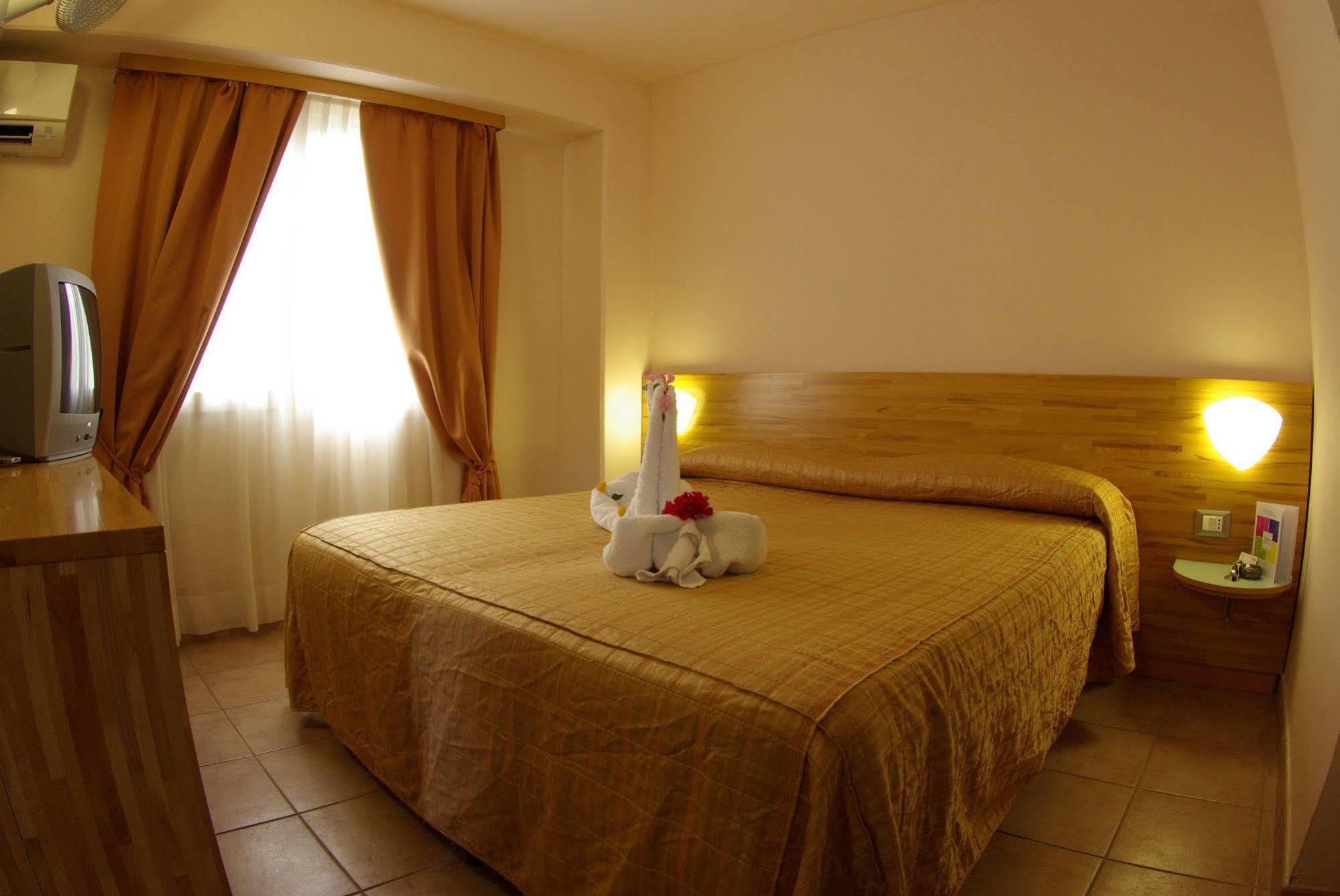 Villaggio Albatros Resort Лезина Экстерьер фото