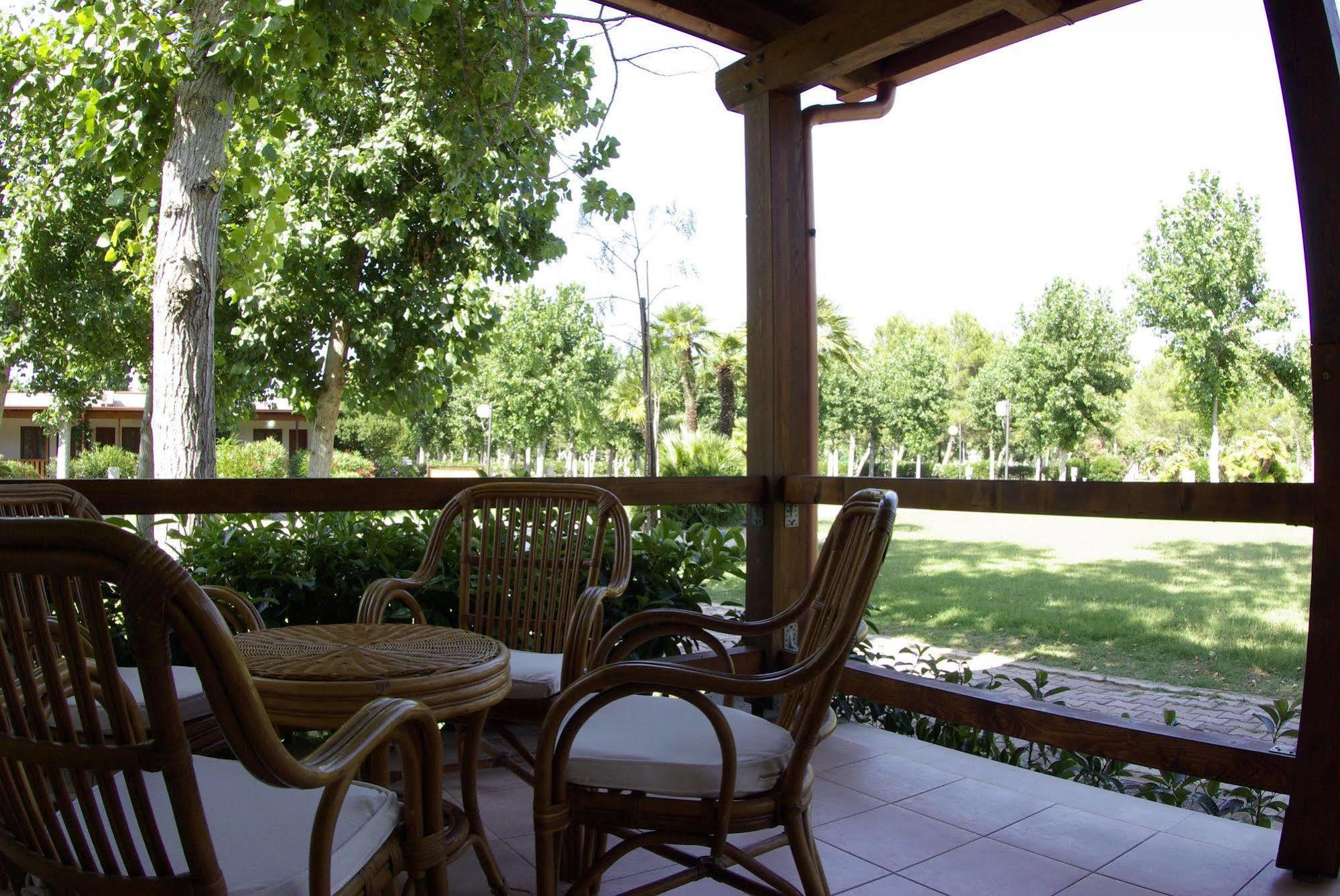 Villaggio Albatros Resort Лезина Экстерьер фото